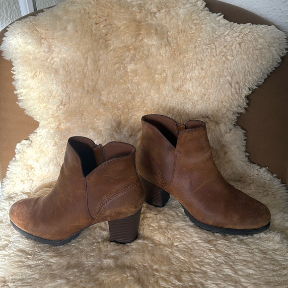 Clark’s Leather Ankle Boots - Picture 8 of 8